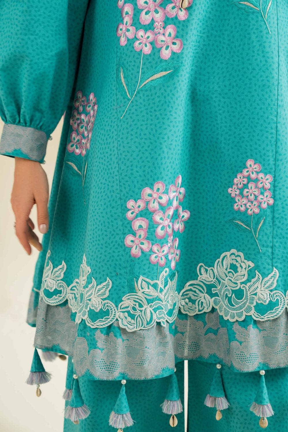 img_nishat_cross_season_edit_awwal_boutique