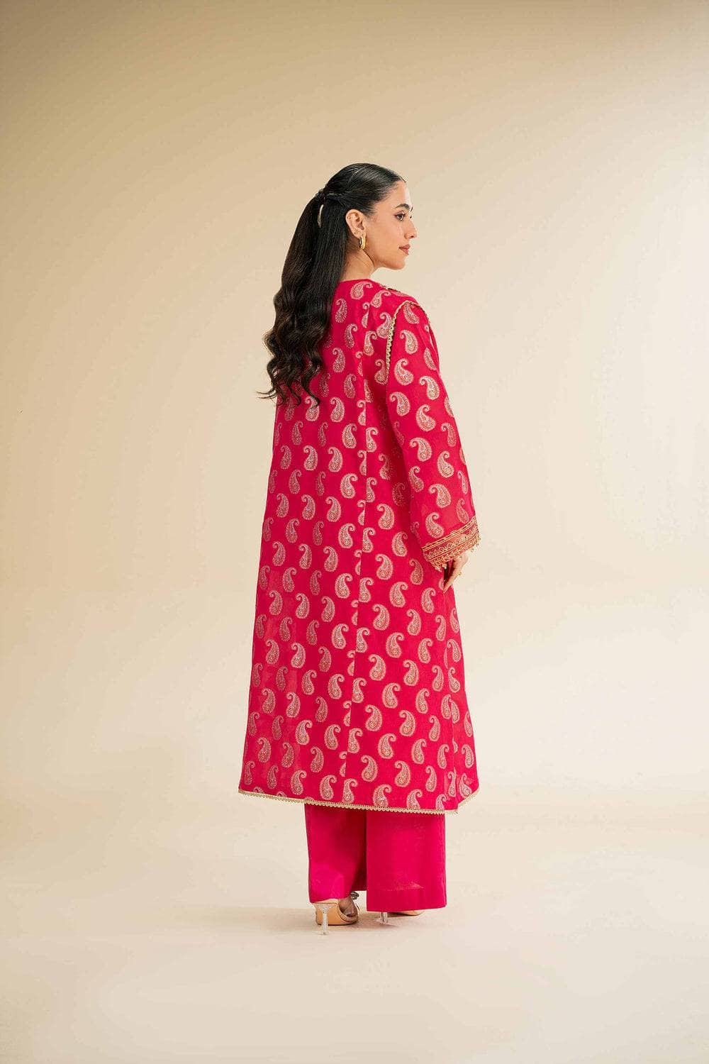 ing_nishat_lawn_awwal_boutique