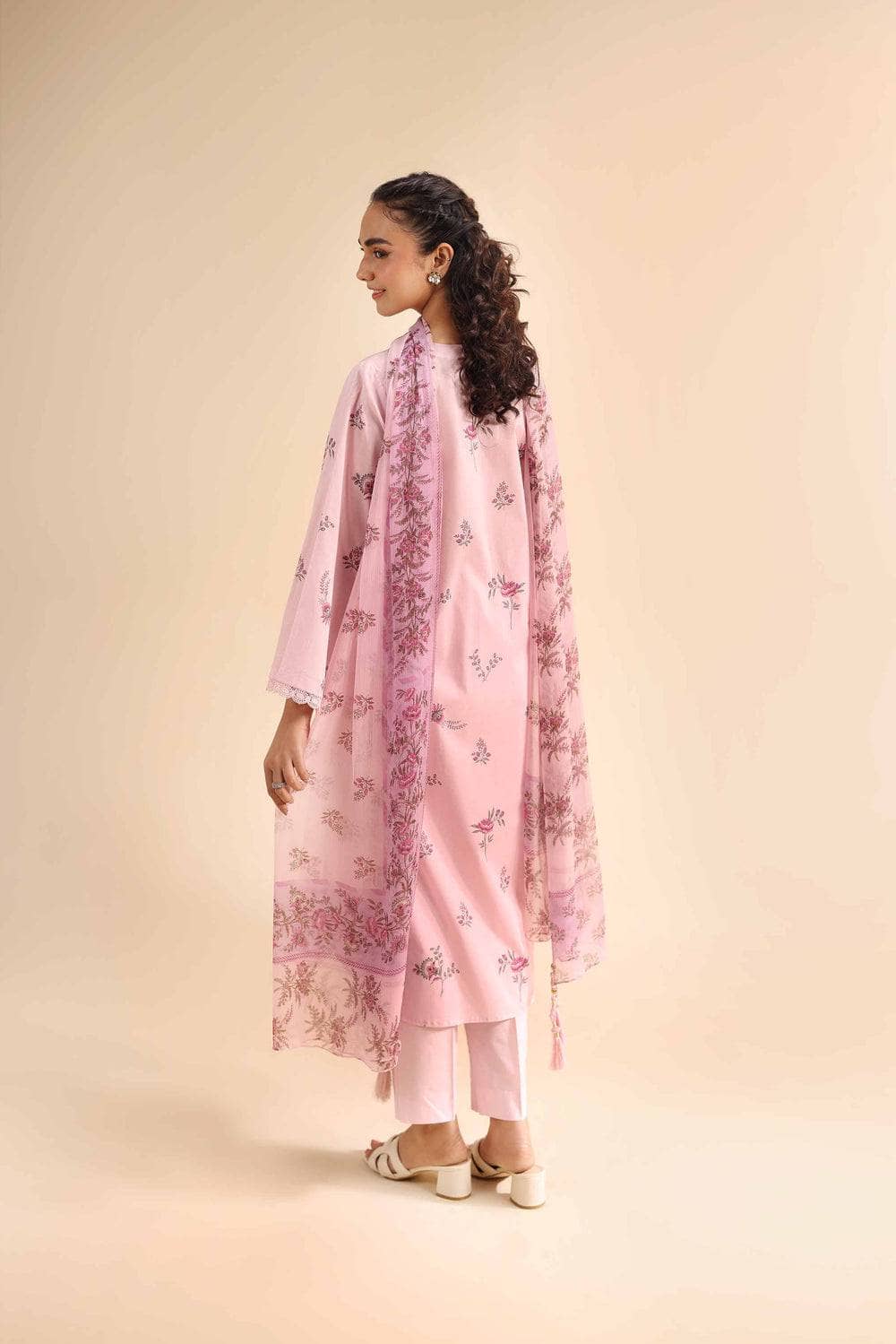 img_nishat_lawn_awwal_boutique
