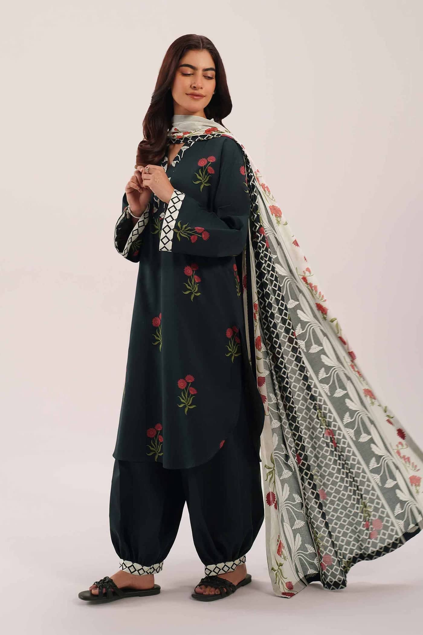 img_nishat_eid_lawn_awwal_boutique