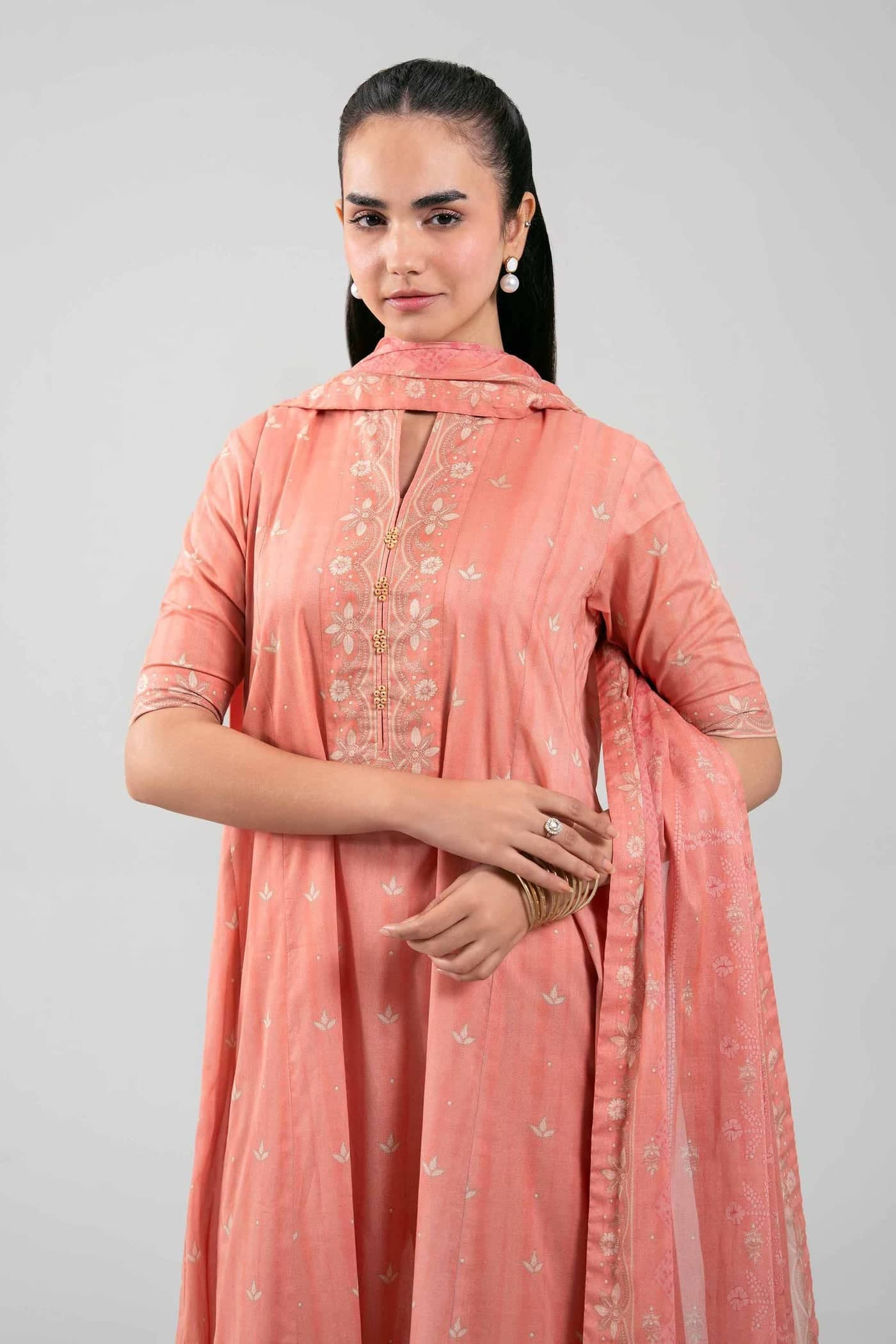 img_nishat_eid_launch_awwal_boutique