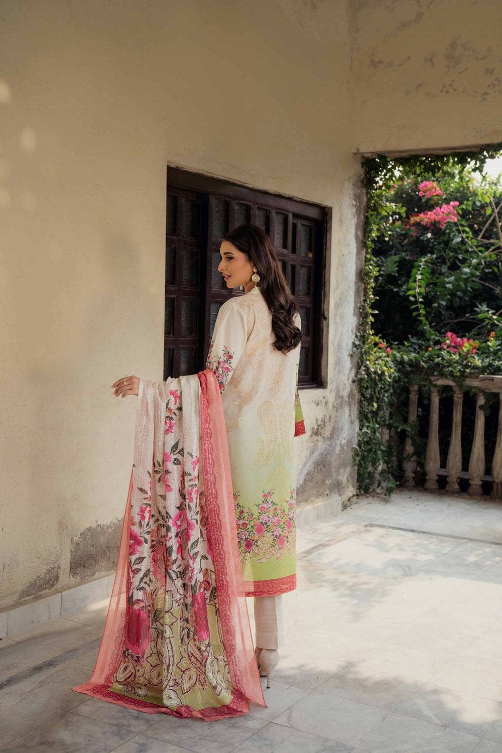 img_nishat_lawn_24_awwal_boutique