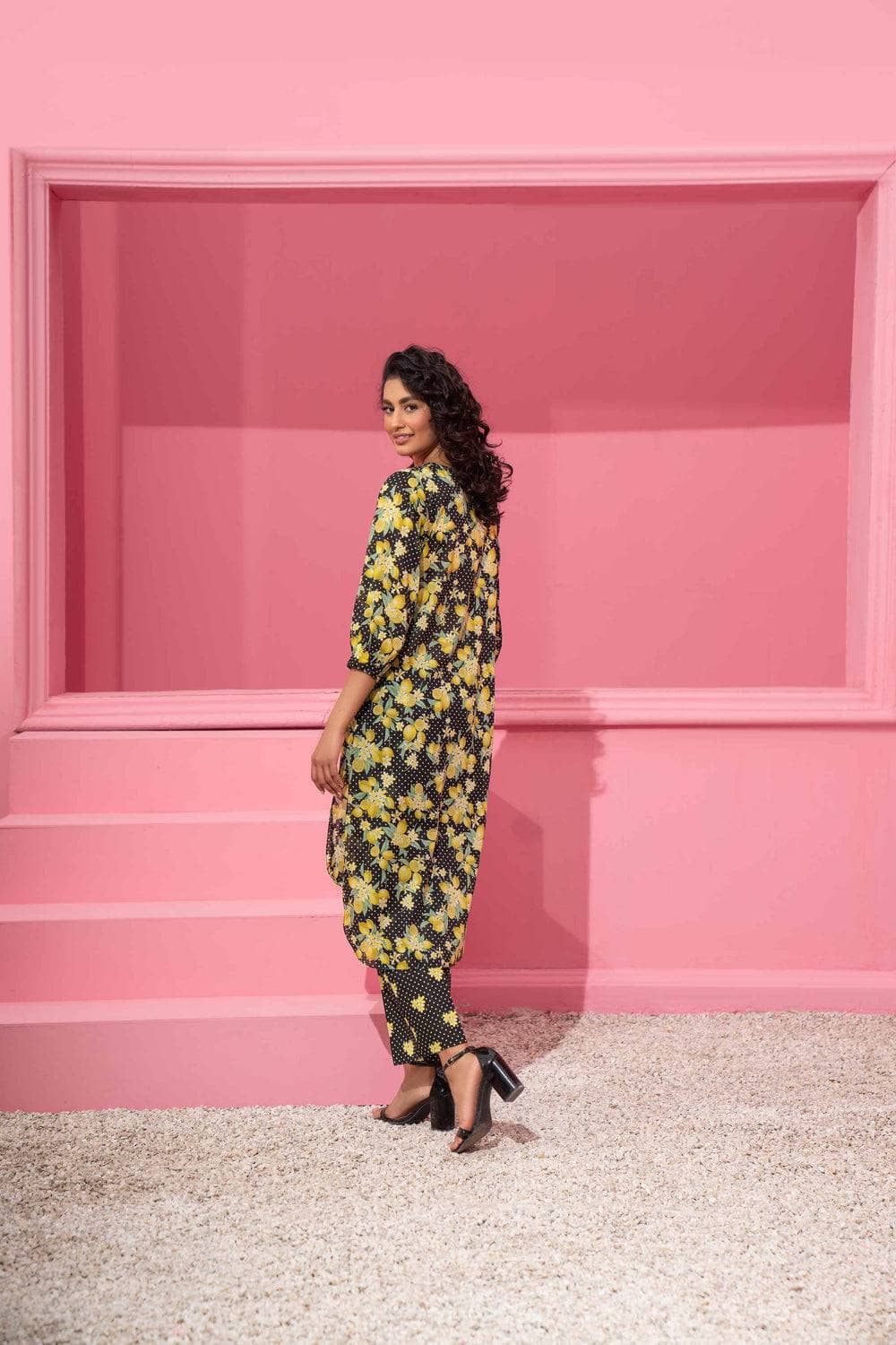img_nishat_lawn_24_awwal_boutique