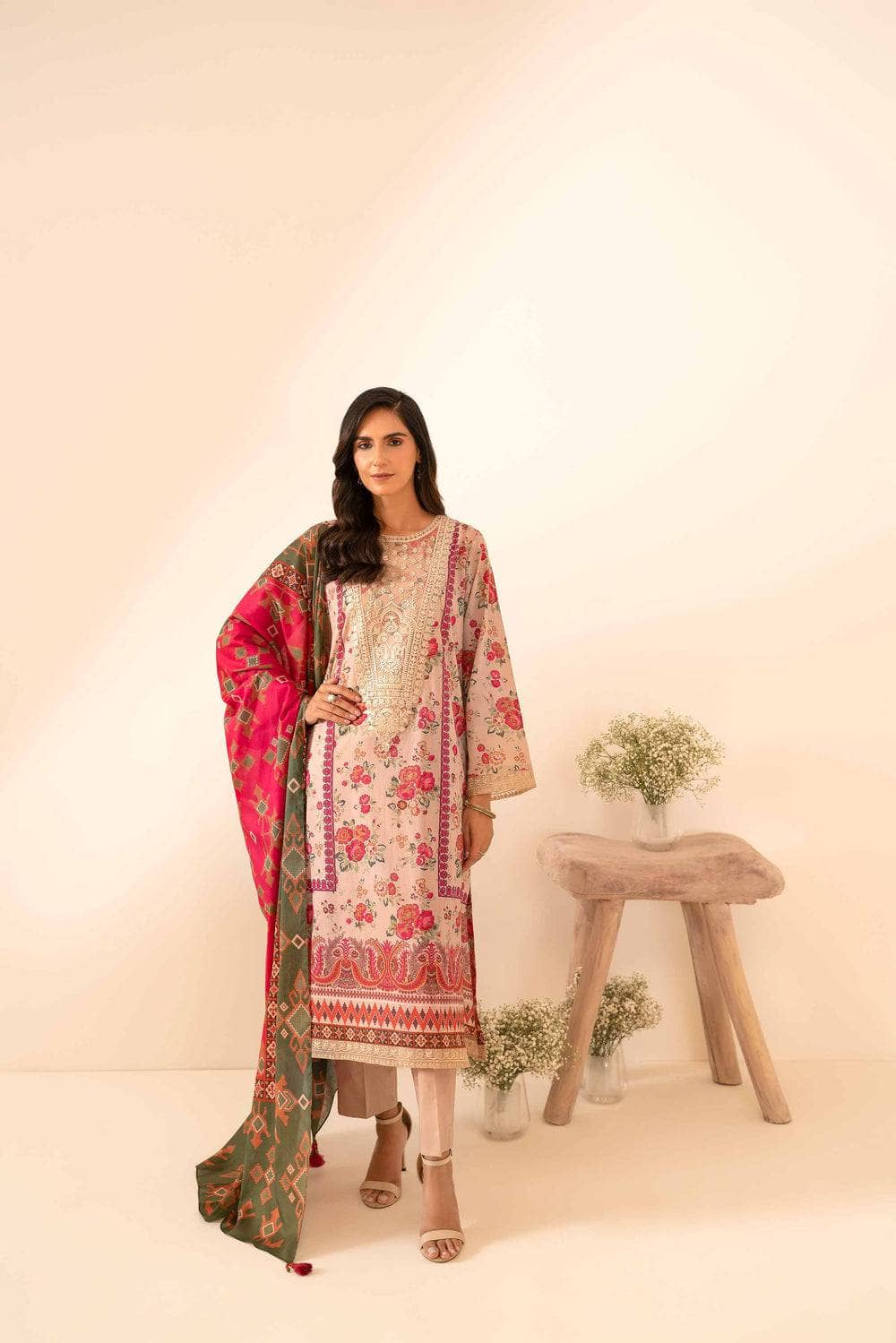 img_nishat_lawn_24_awwal_boutique
