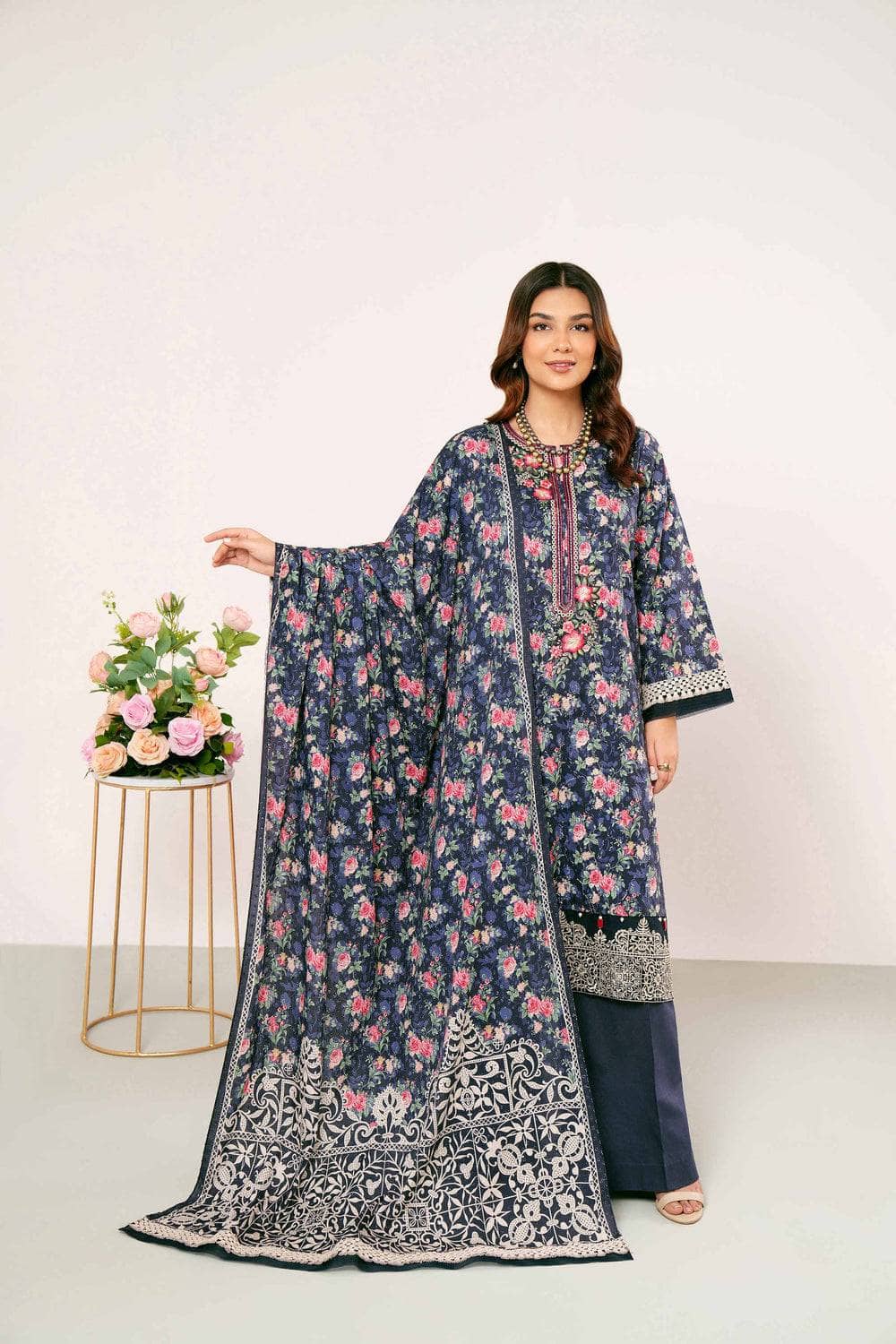 img_nishat_lawn_24_awwal_boutique