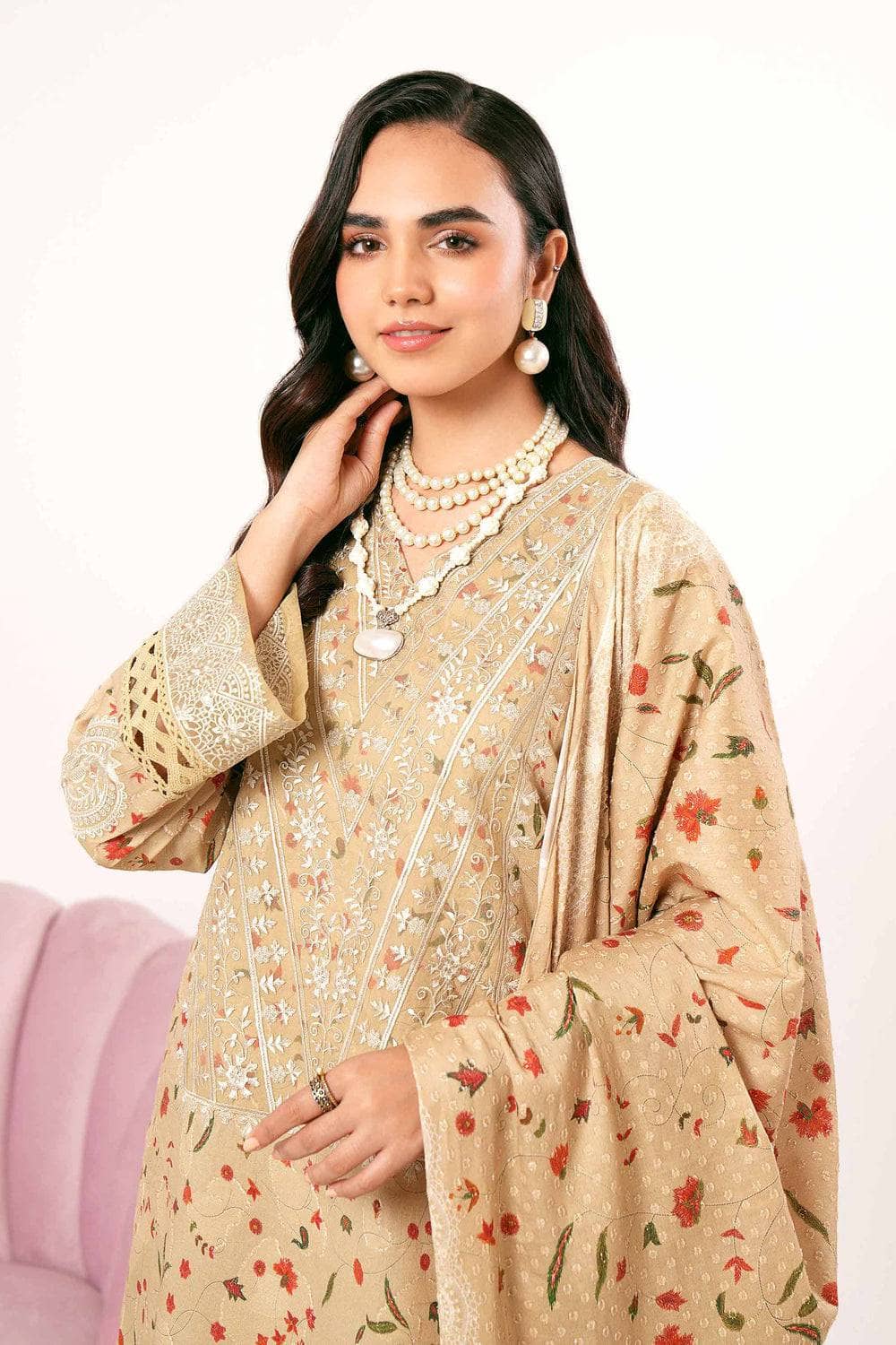 img_nishat_lawn_24_awwal_boutique