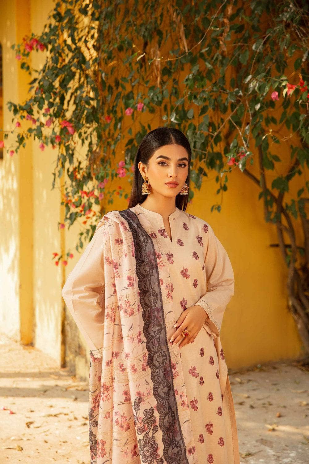 img_nishat_lawn_24_awwal_boutique