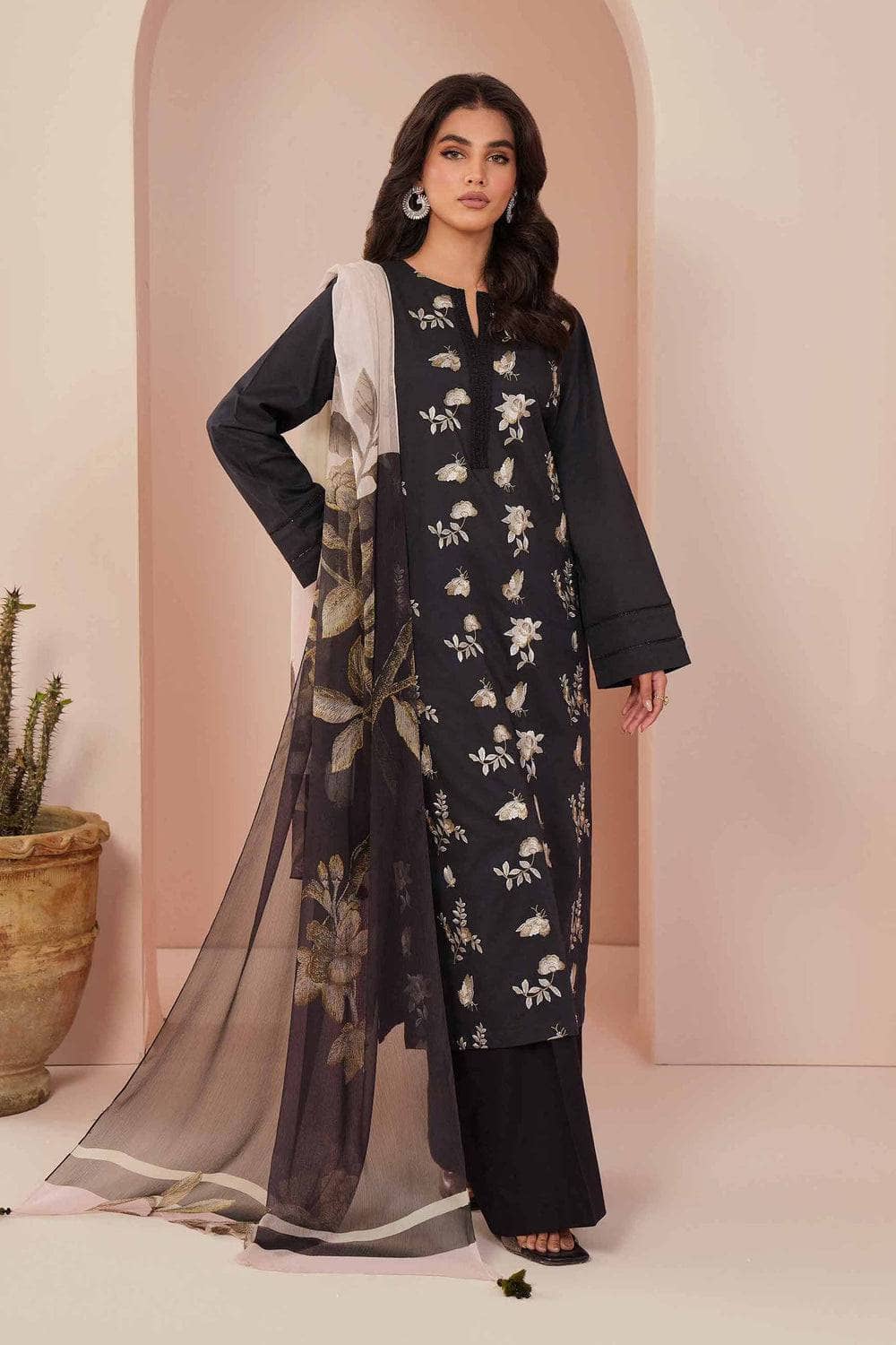 img_nishat_lawn_24_awwal_boutique