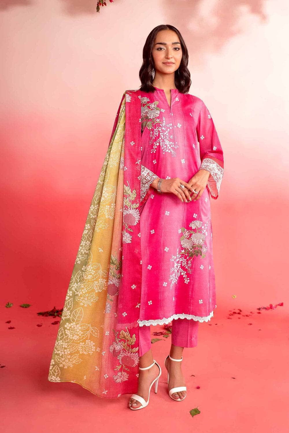 img_nishat_lawn_24_awwal_boutique