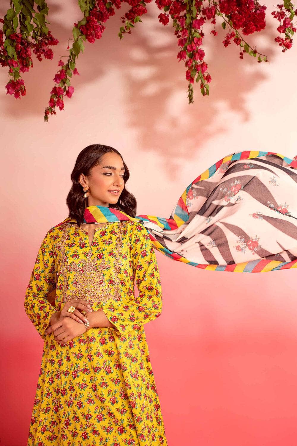 img_nishat_lawn_24_awwal_boutique