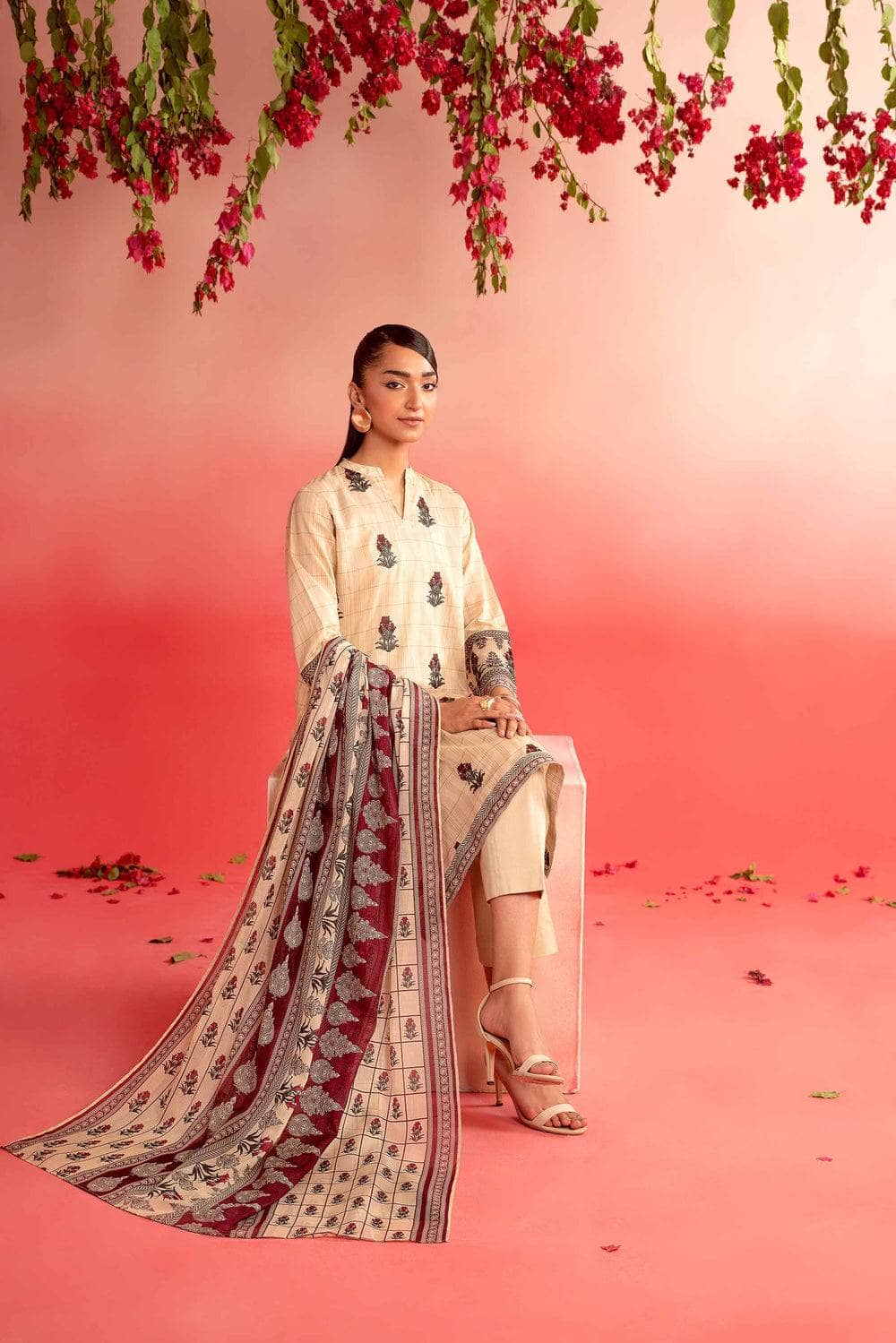 img_nishat_lawn_24_awwal_boutique