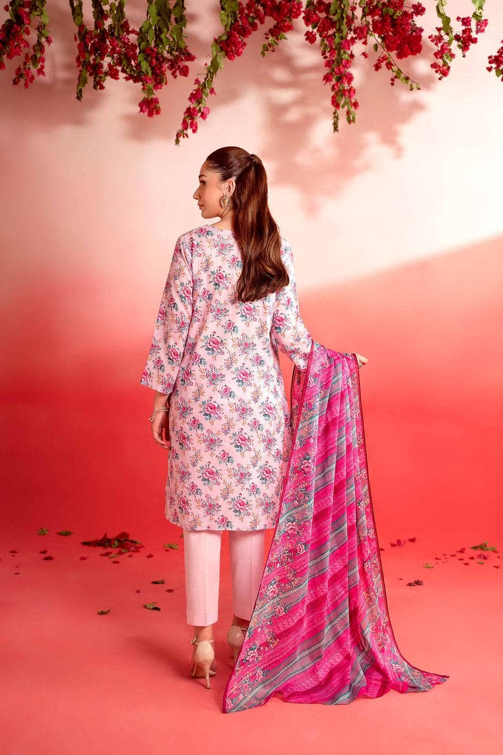 img_nishat_lawn_24_awwal_boutique