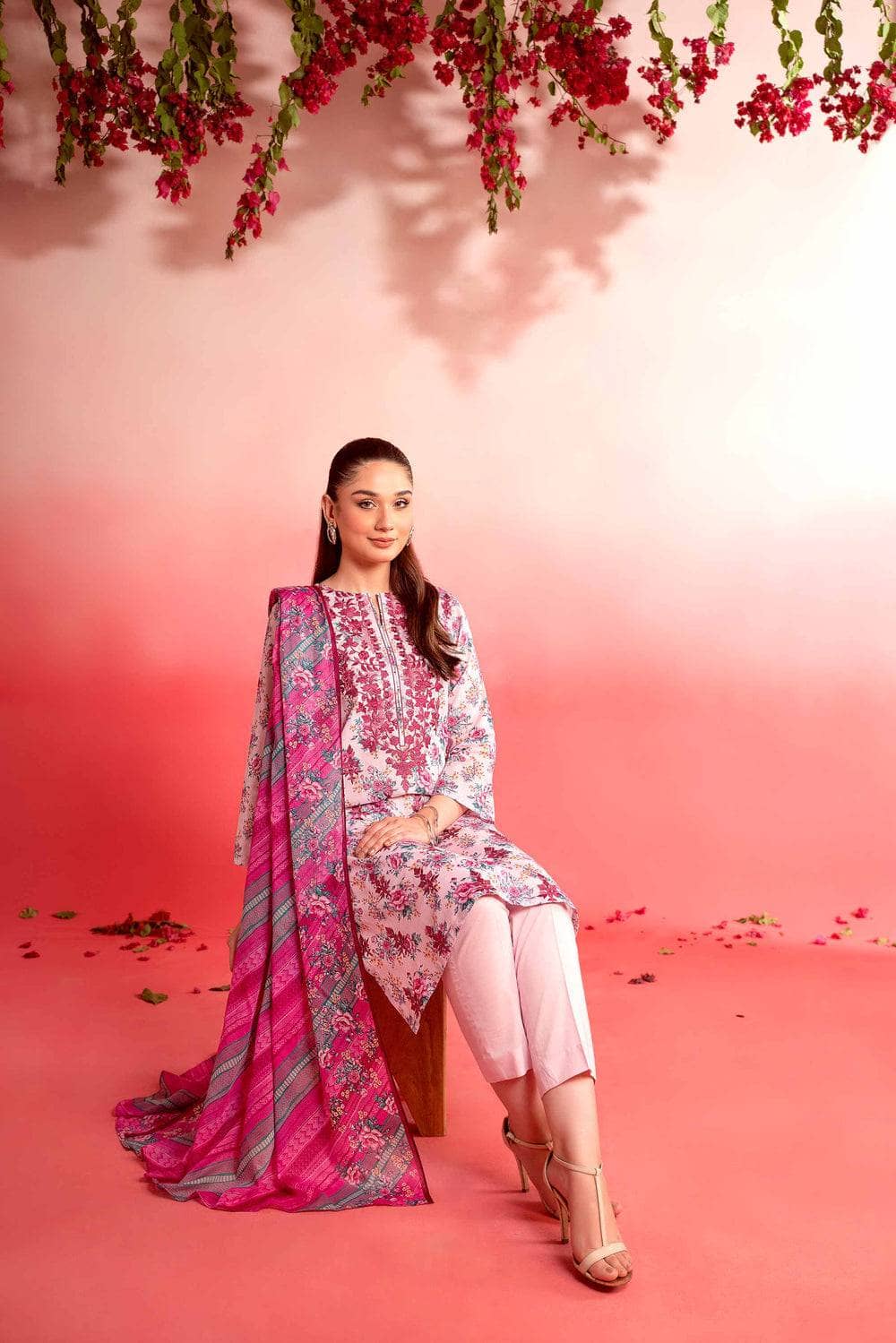 img_nishat_lawn_24_awwal_boutique