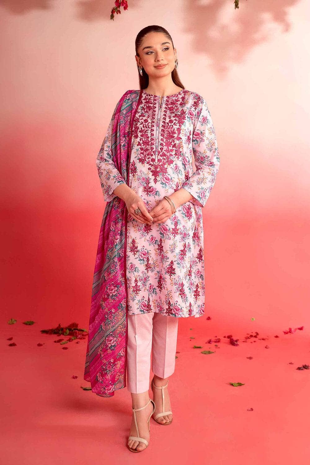 img_nishat_lawn_24_awwal_boutique