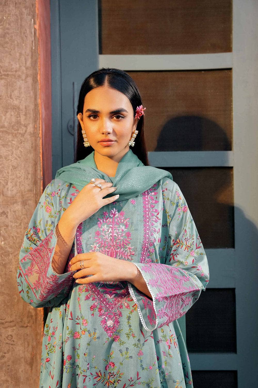 img_nishat_lawn_24_awwal_boutique
