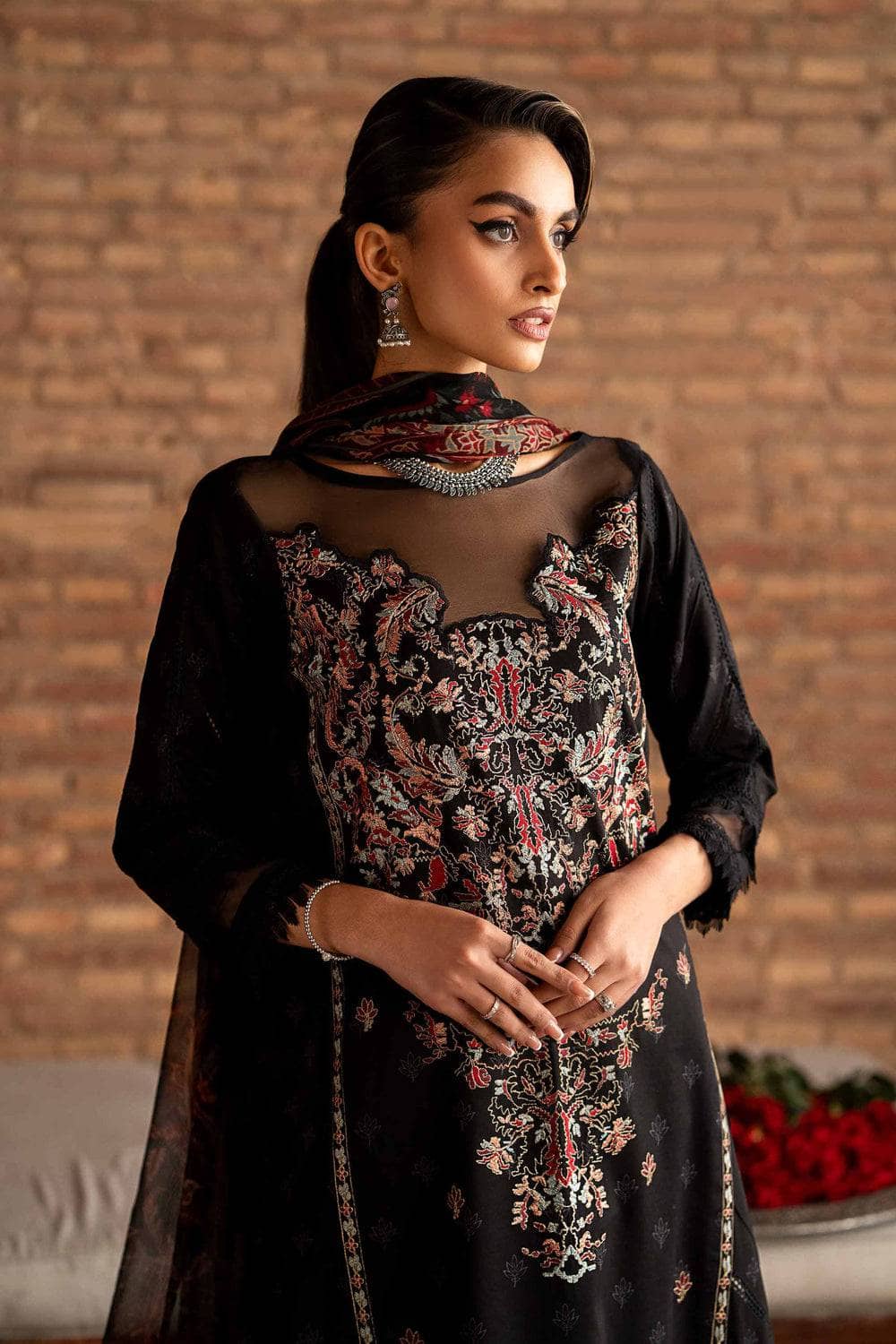 img_nishat_lawn_24_awwal_boutique