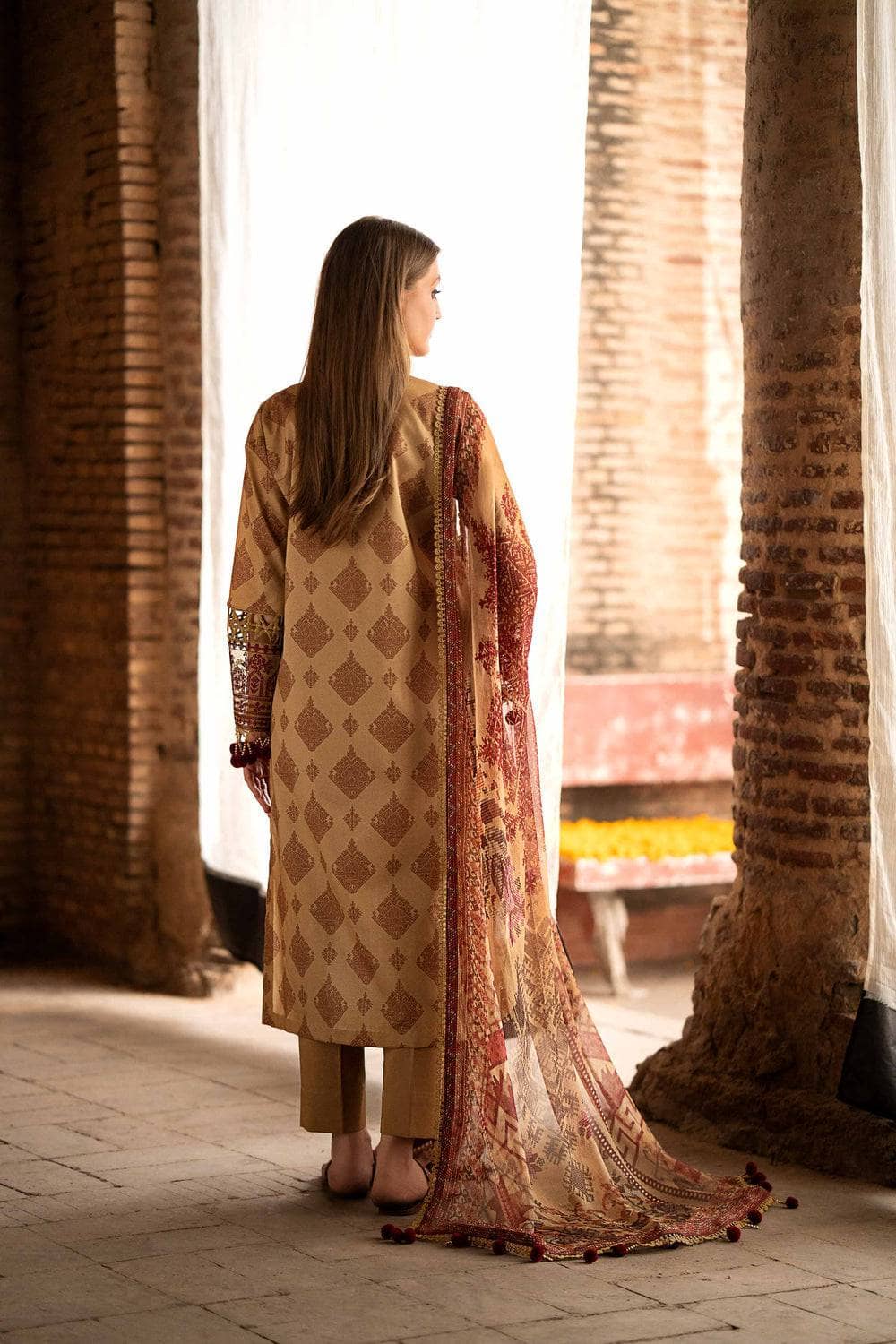 img_nishat_lawn_24_awwal_boutique