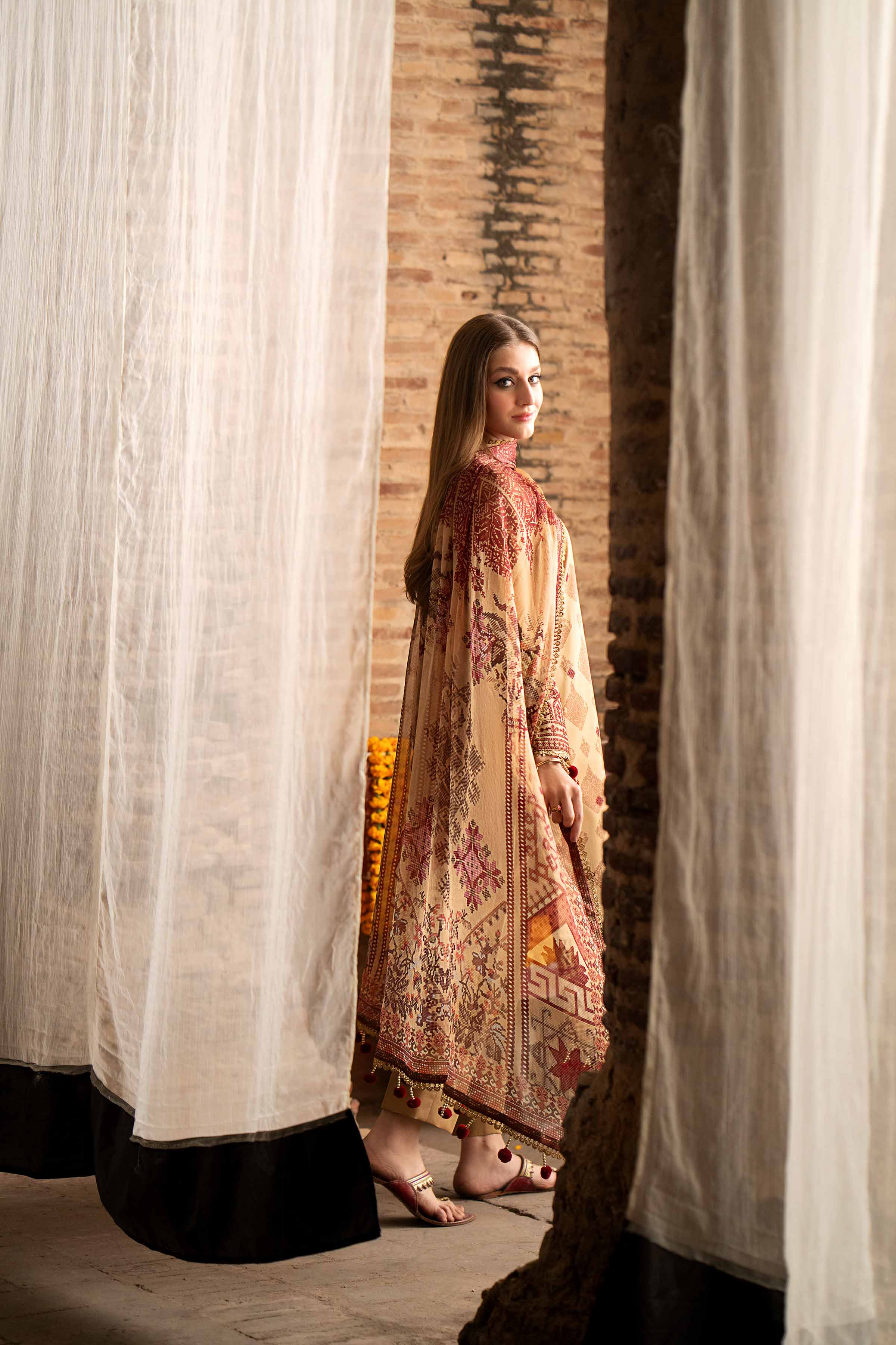 img_nishat_lawn_24_awwal_boutique