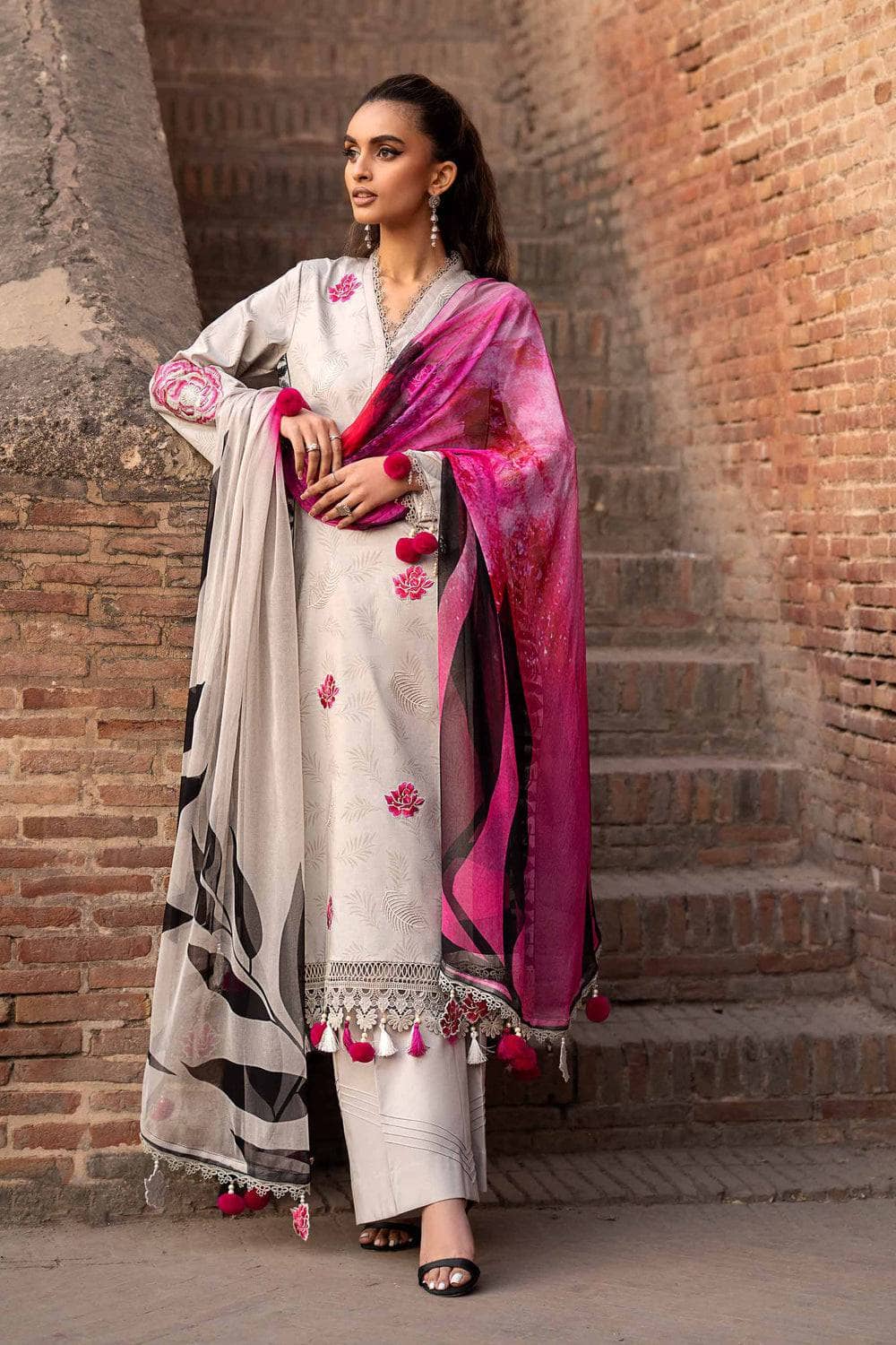 img_nishat_lawn_24_awwal_boutique