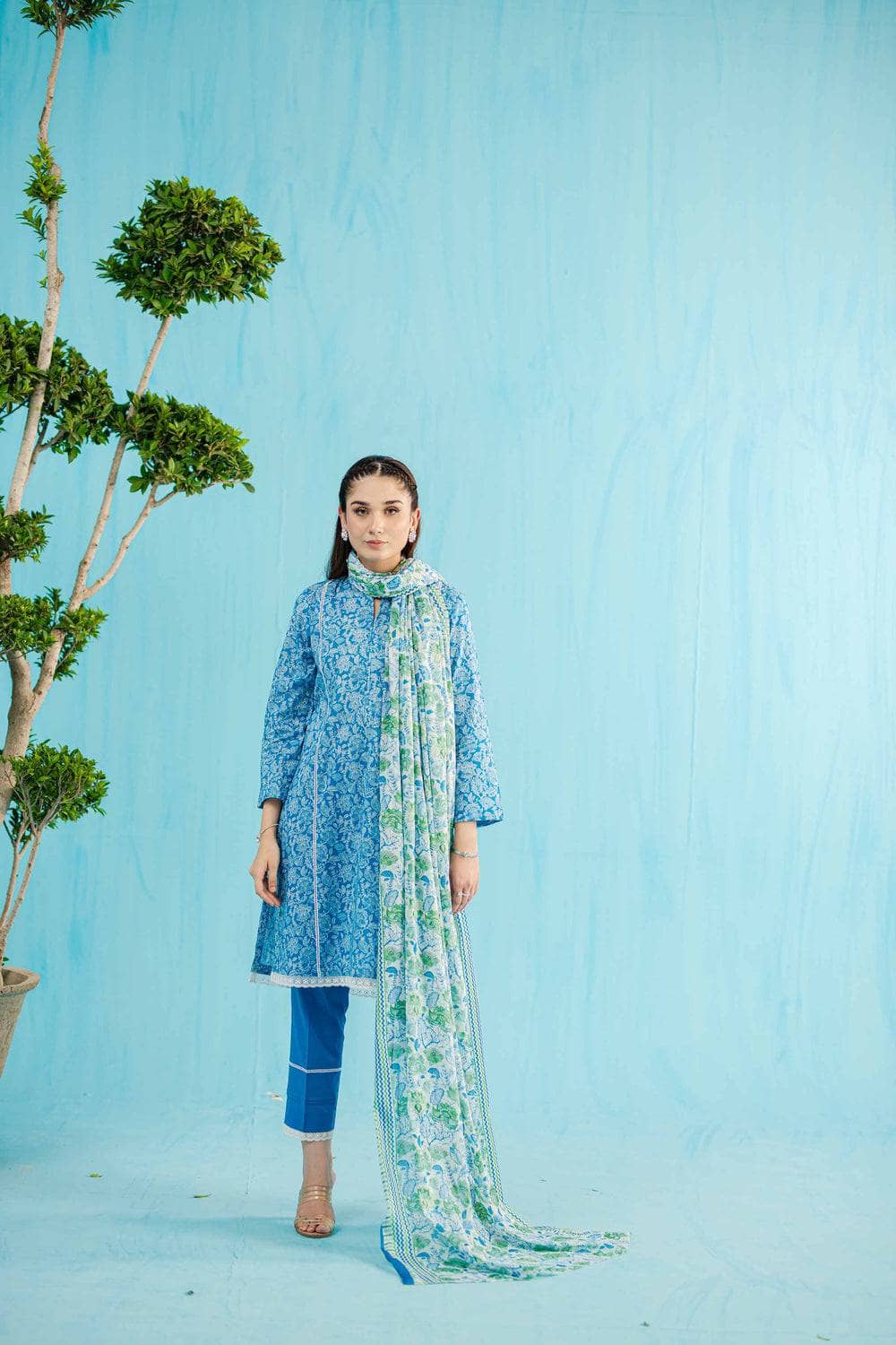 img_nishat_lawn_24_awwal_boutique