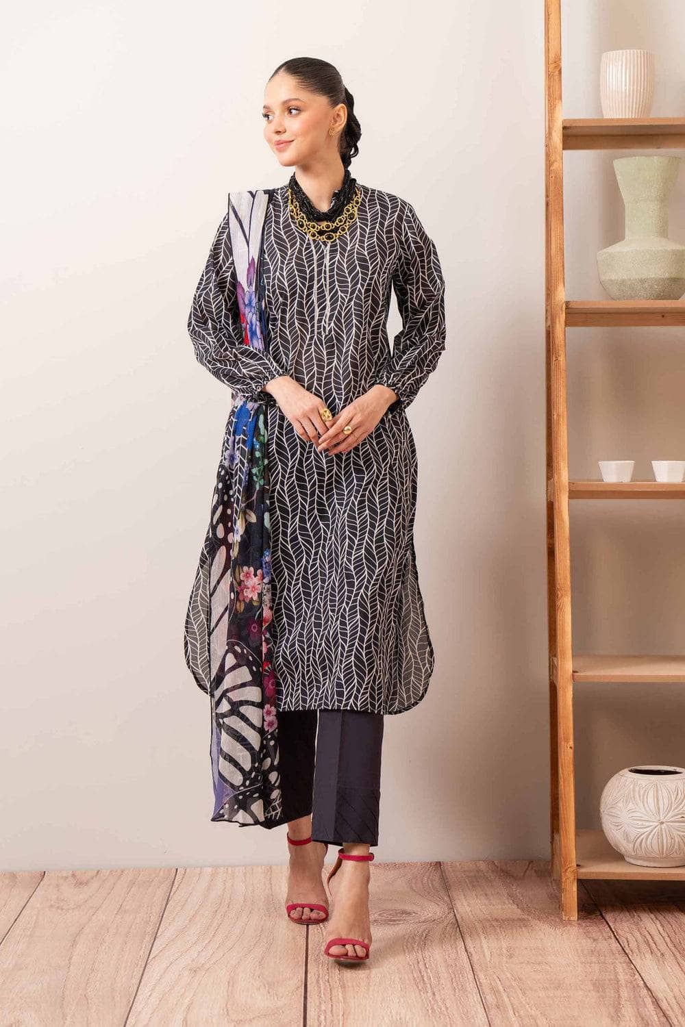 img_nishat_lawn_24_awwal_boutique
