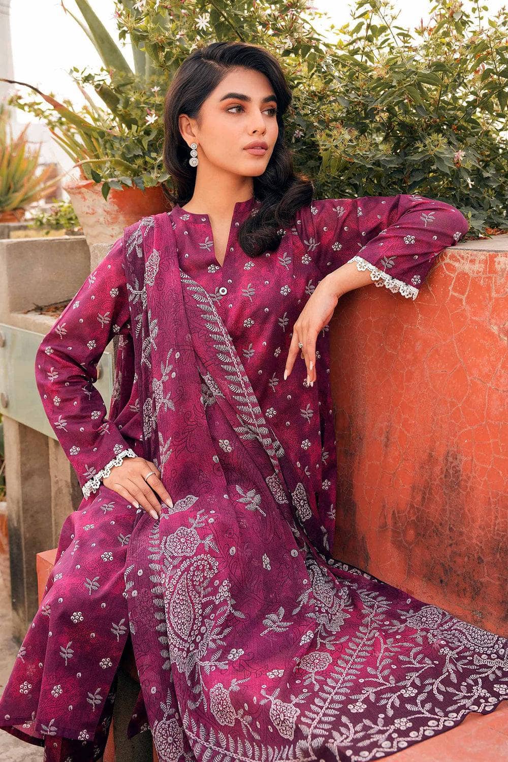 img_nishat_lawn_24_awwal_boutique