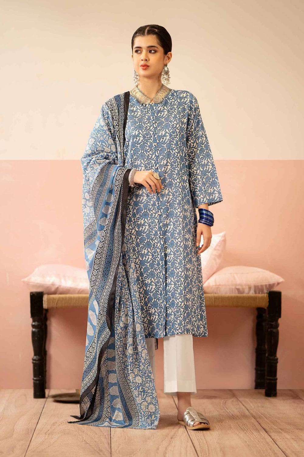 img_nishat_lawn_24_awwal_boutique