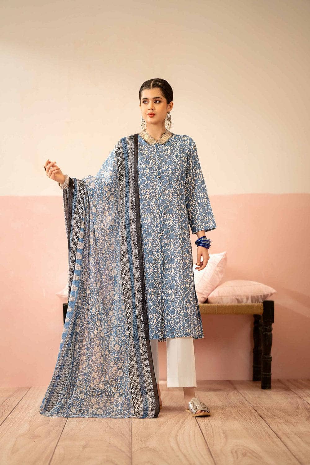 img_nishat_lawn_24_awwal_boutique