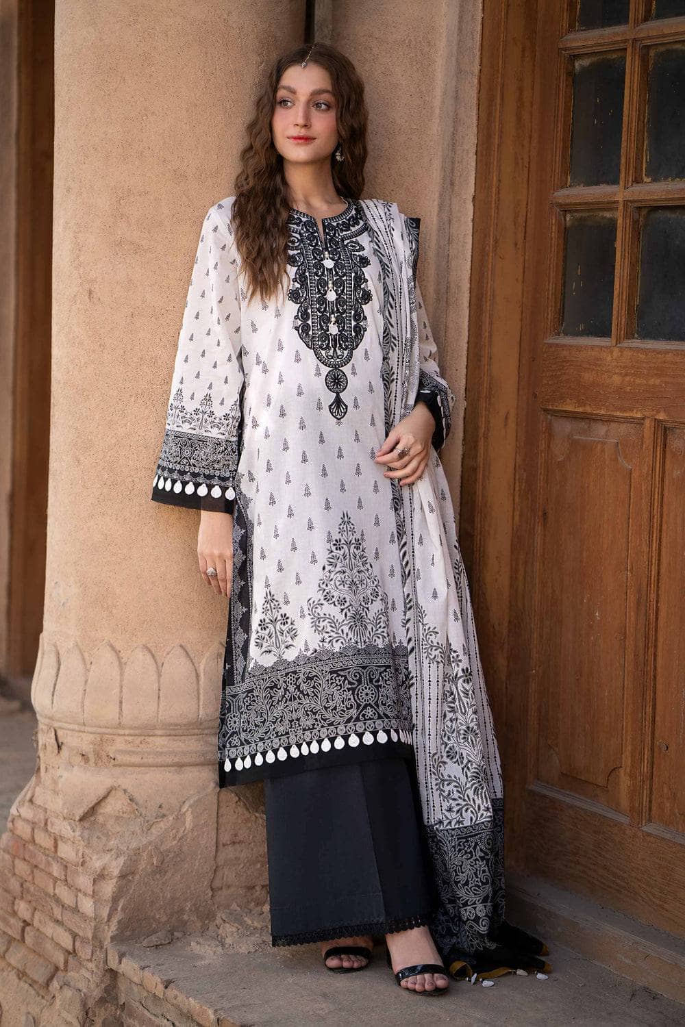img_nishat_lawn_24_awwal_boutique