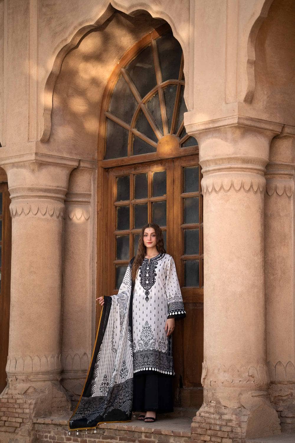 img_nishat_lawn_24_awwal_boutique