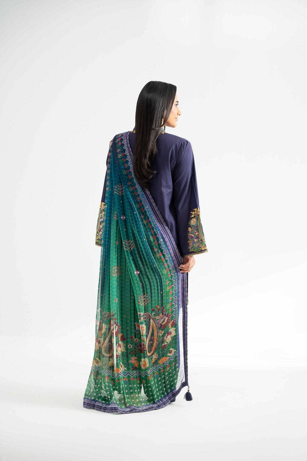 img_nishat_lawn_25_awwal_boutique