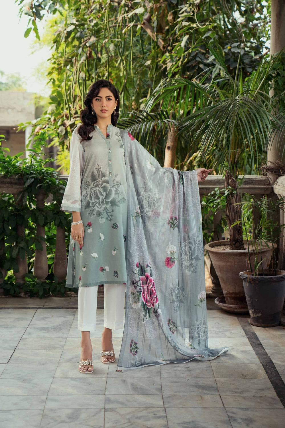 img_nishat_lawn_24_awwal_boutique