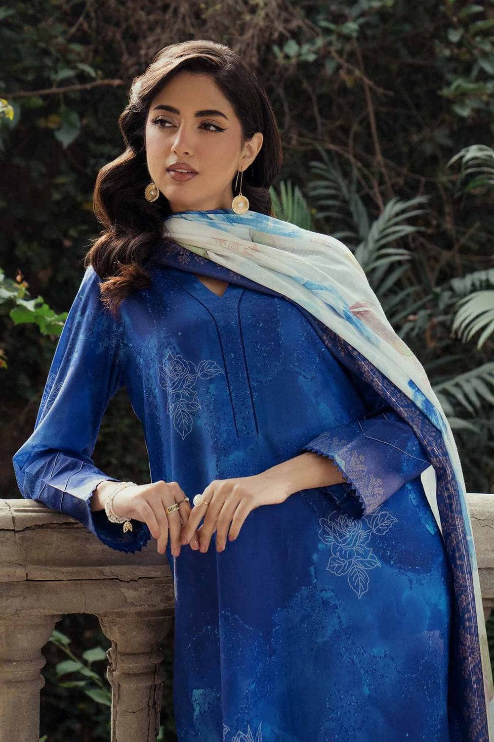 img_nishat_lawn_24_awwal_boutique