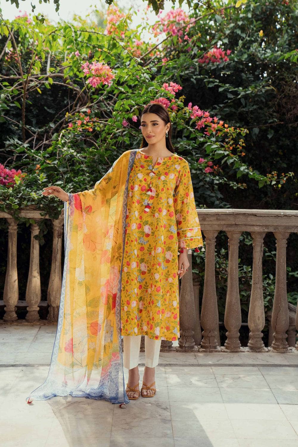img_nishat_lawn_24_awwal_boutique