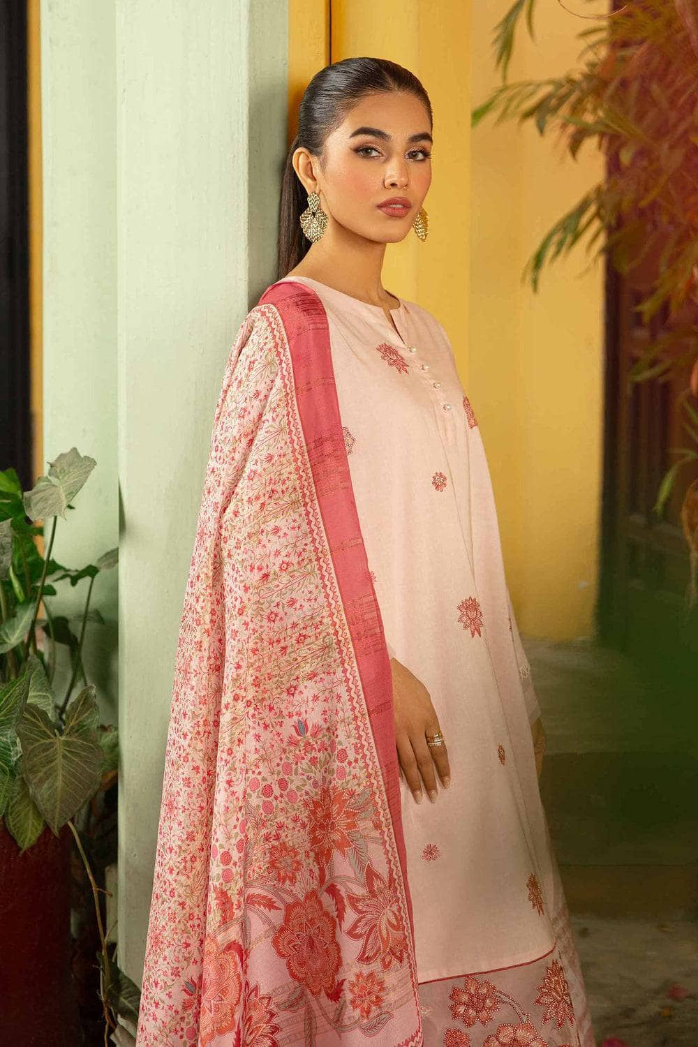 img_nishat_lawn_24_awwal_boutique
