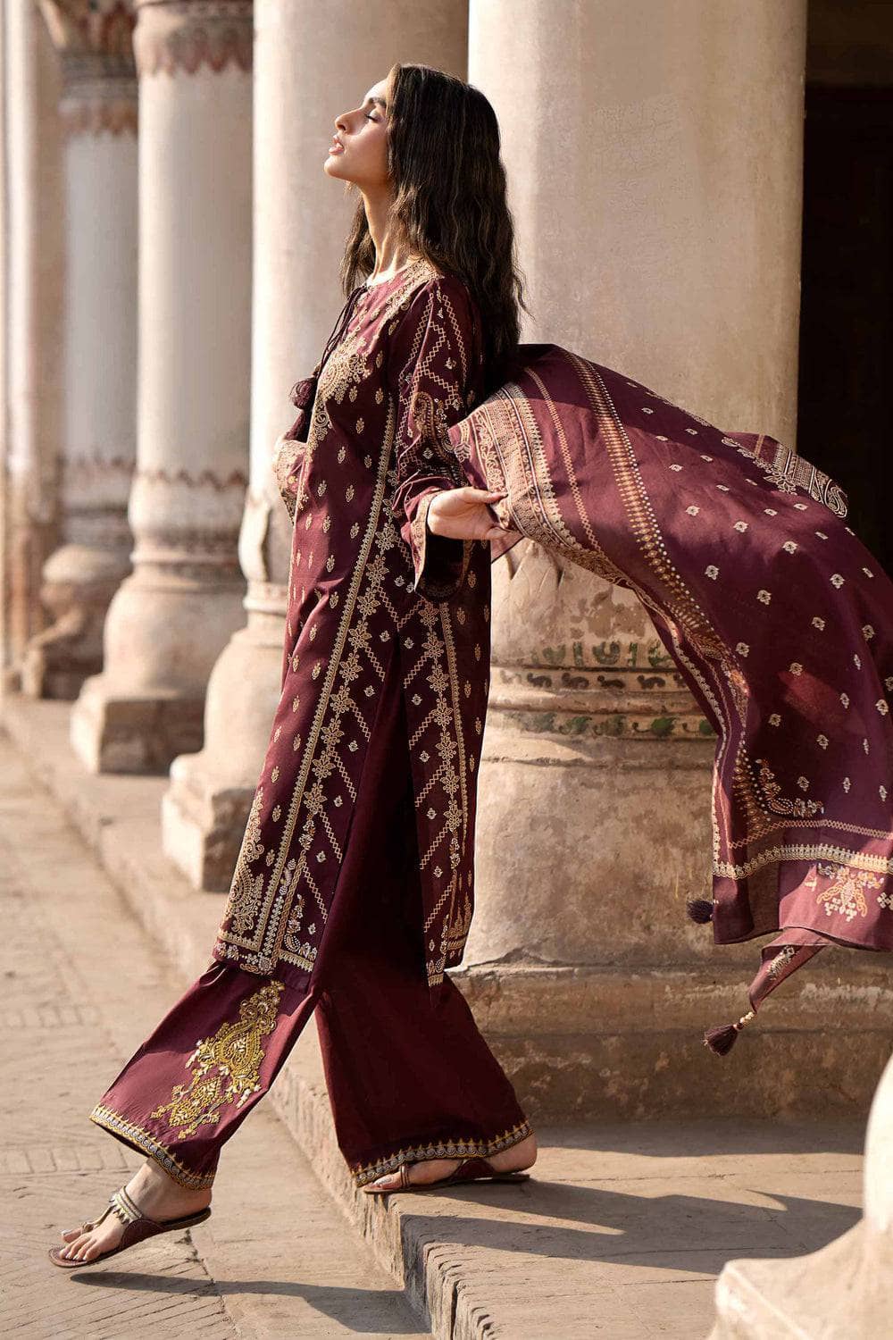 img_nishat_lawn_24_awwal_boutique