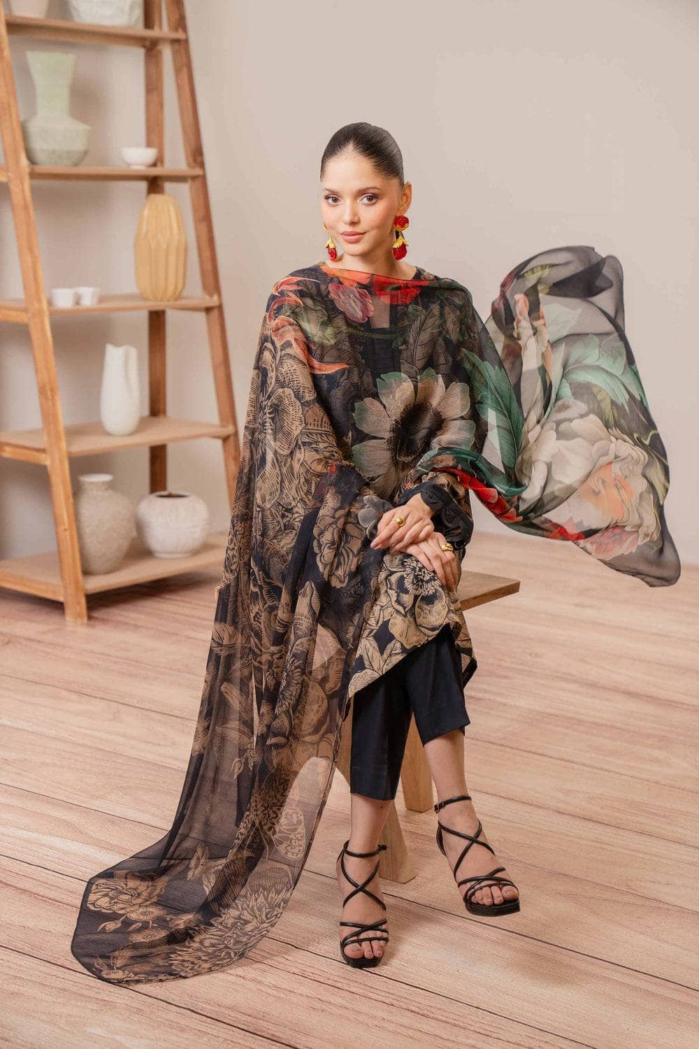 img_nishat_lawn_24_awwal_boutique