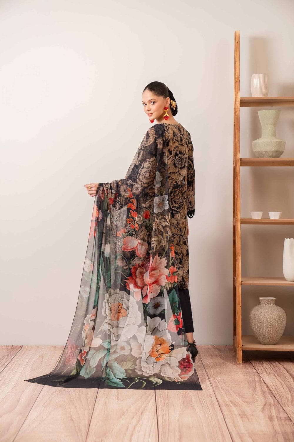 img_nishat_lawn_24_awwal_boutique