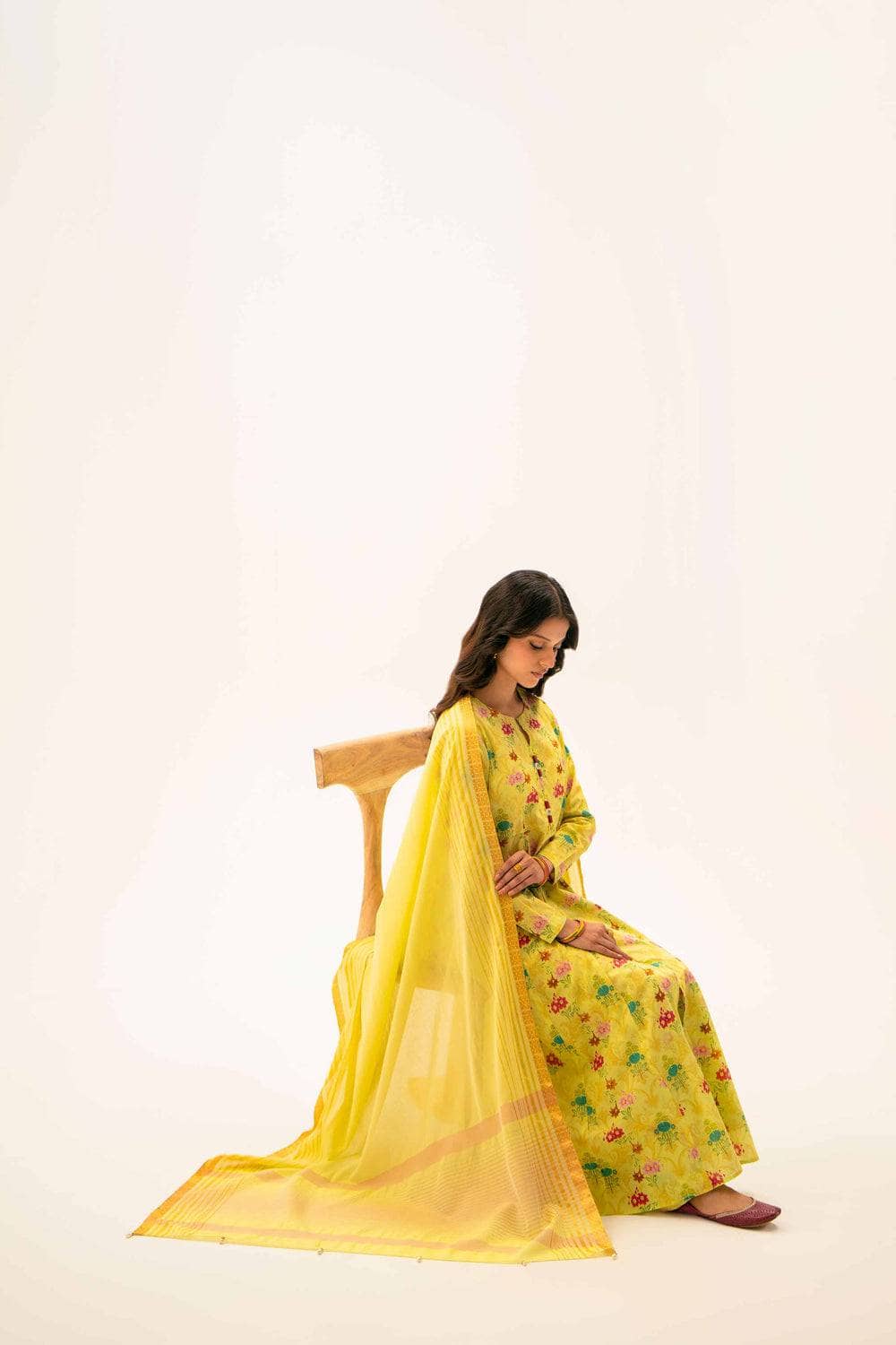 img_nishat_lawn_24_awwal_boutique