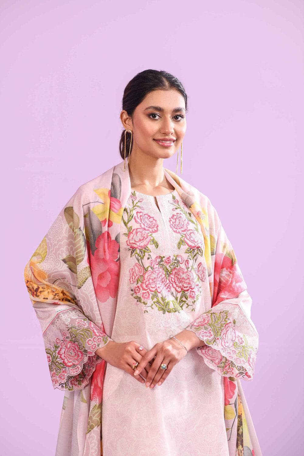 img_nishat_lawn_23_awwal_boutique