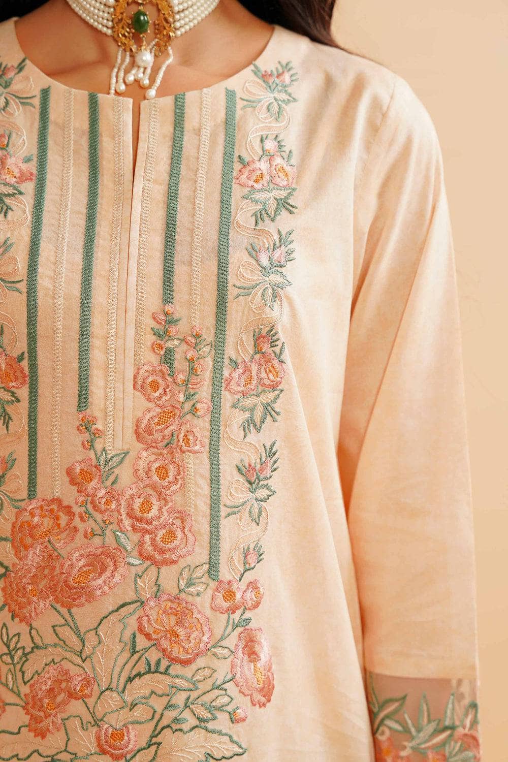img_nishat_lawn_23_awwal_boutique