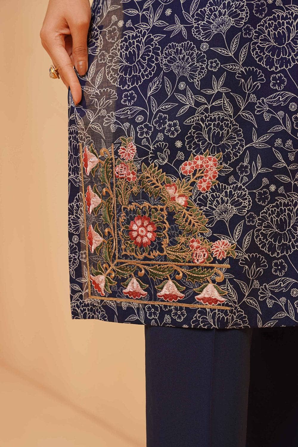 img_nishat_lawn_23_awwal_boutique