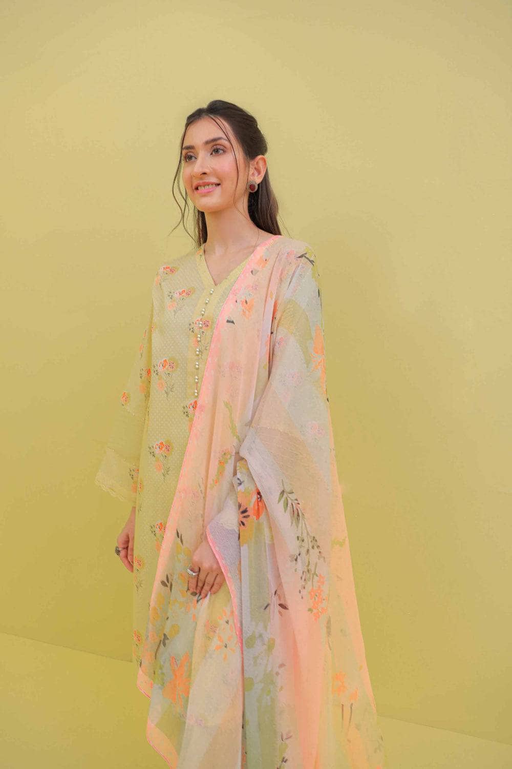 img_nishat_lawn_23_awwal_boutique