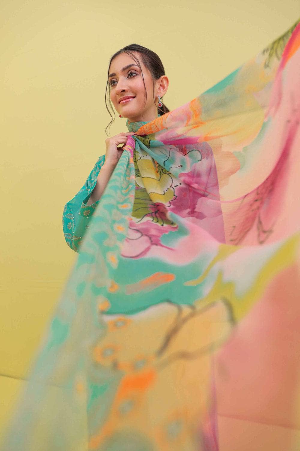 img_nishat_lawn_23_awwal_boutique
