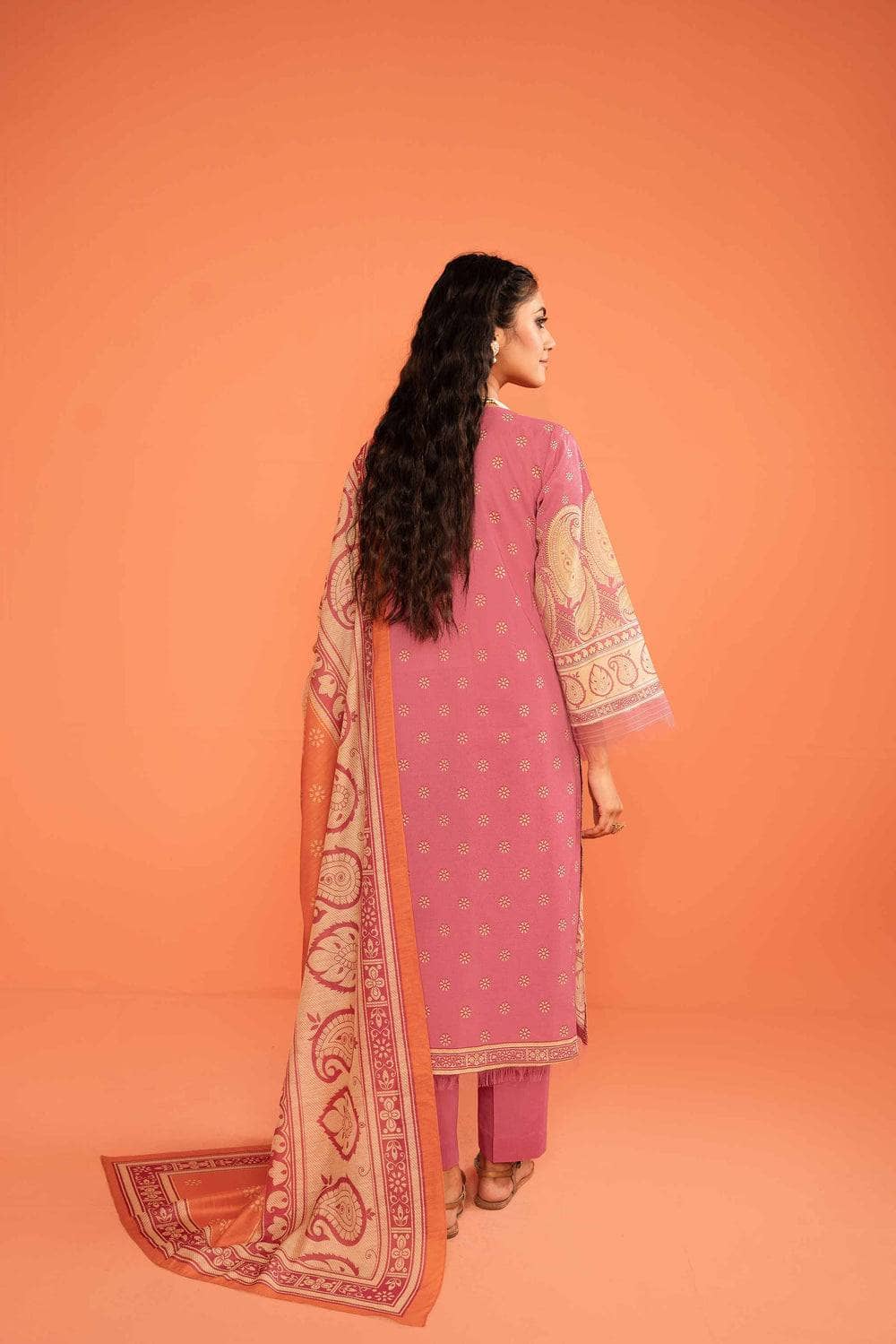 img_nishat_lawn_23_awwal_boutique