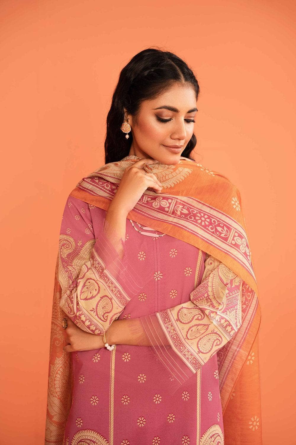 img_nishat_lawn_23_awwal_boutique