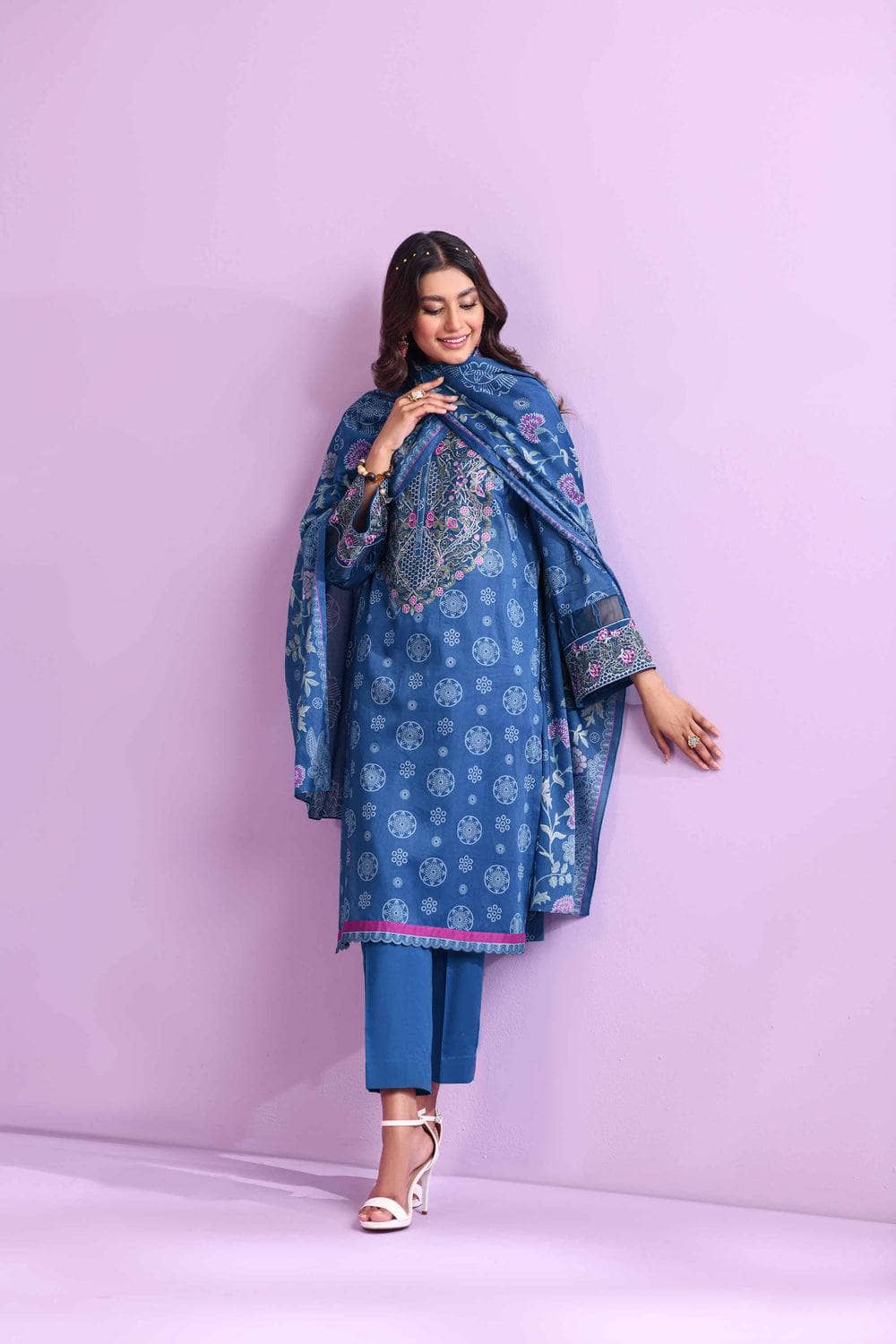img_nishat_lawn_23_awwal_boutique