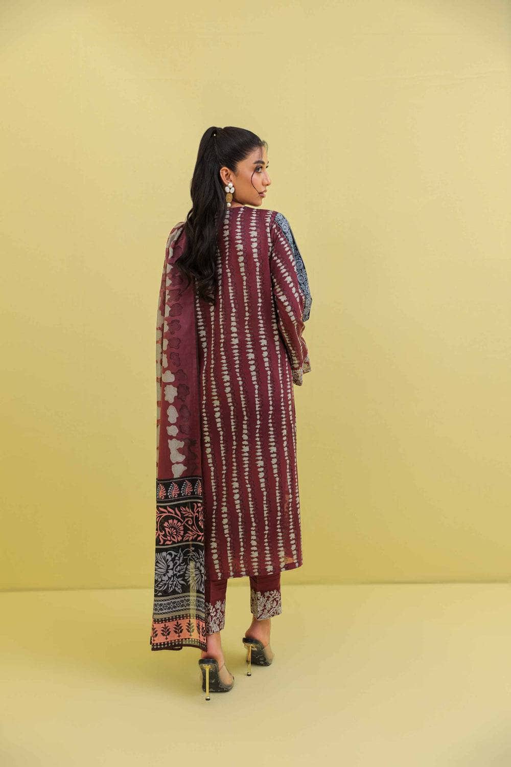 img_nishat_lawn_23_awwal_boutique