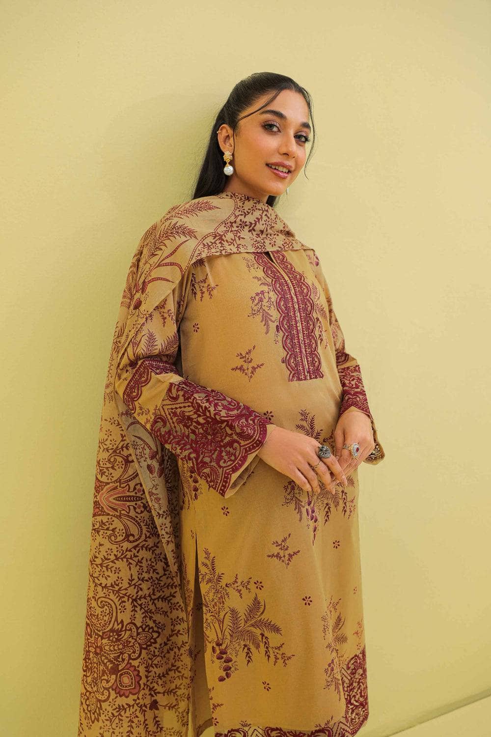 img_nishat_lawn_23_awwal_boutique
