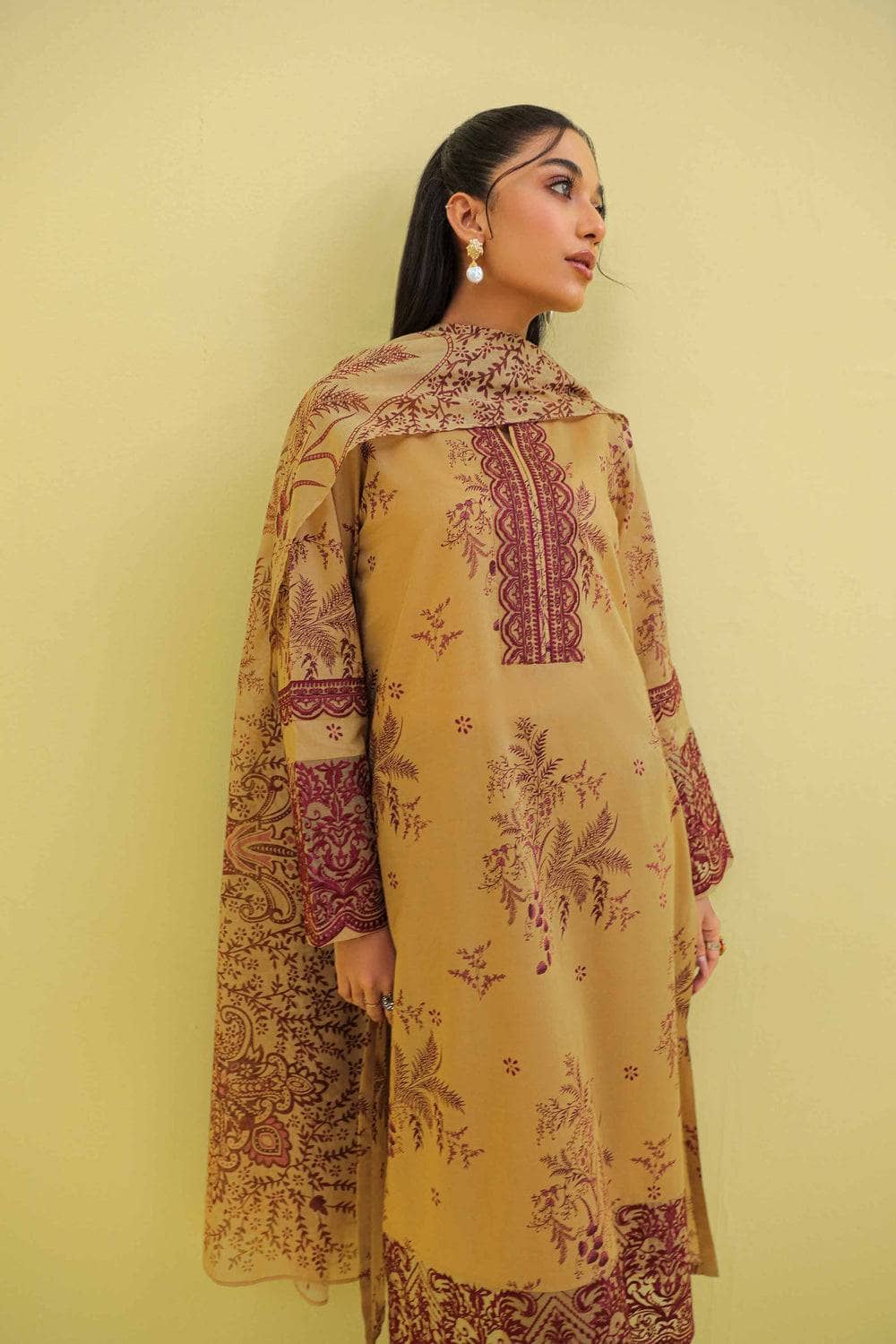 img_nishat_lawn_23_awwal_boutique